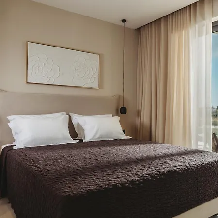 Serenita Luxury Villa *